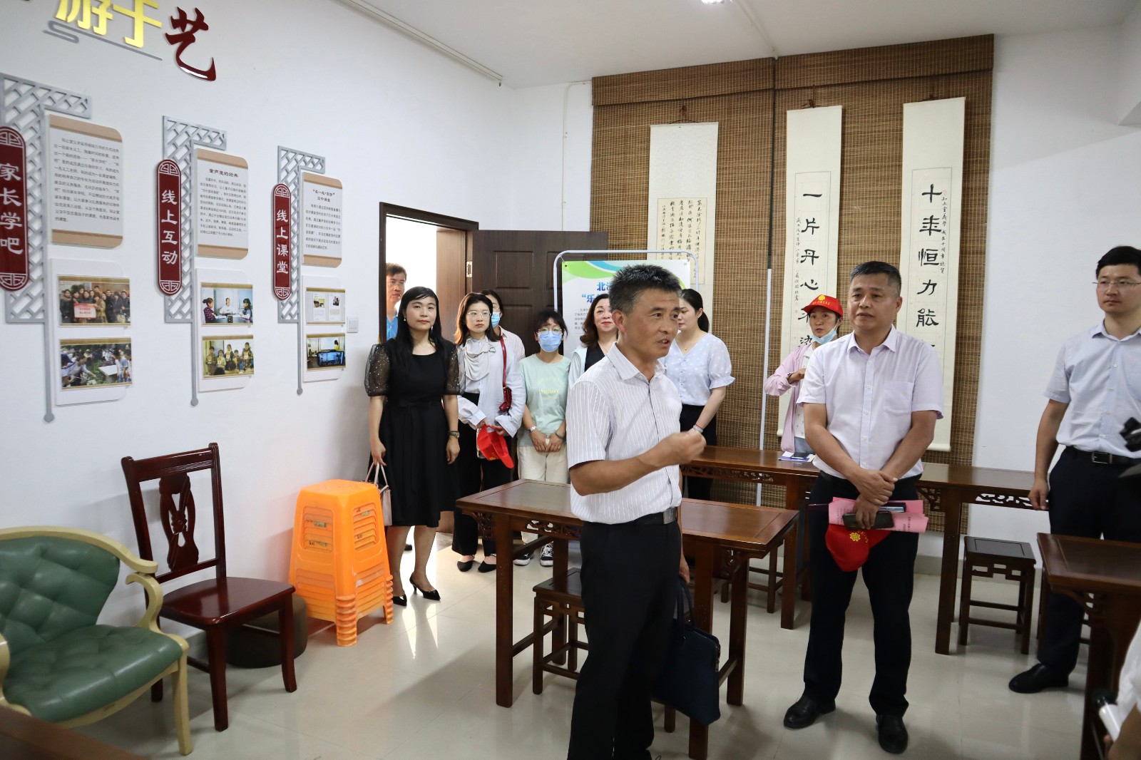 崇川区举行第十八届社科普及宣传周启动仪式暨全区社科普及示范基地建设现场会3.jpg 崇川区举行第十八届社科普及宣传周启动仪式暨全区社科普及示范基地建设现场会3.jpg