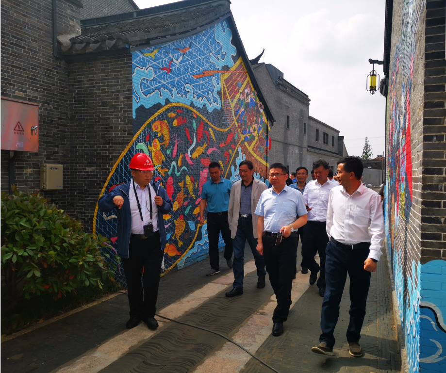 参观古镇开发建设现场2.png 参观古镇开发建设现场2.png